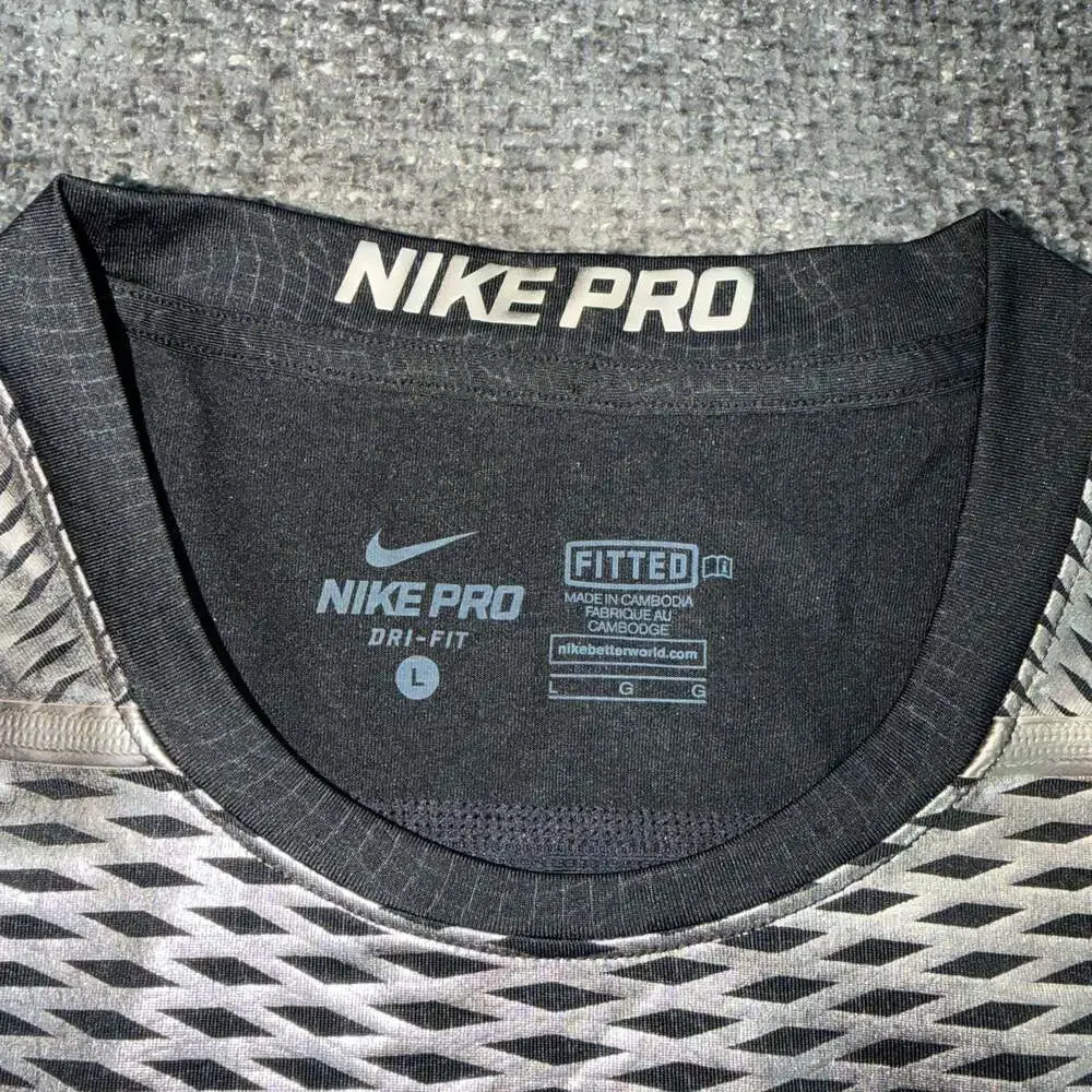 Nike Pro Hypercool Max Metalized Fitted Training Shirt